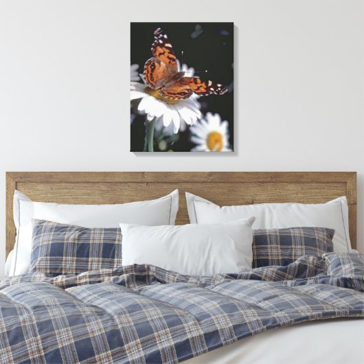 Amerikaanse geschilderde Lady Butterfly op Daisy C Canvas Afdruk (Insitu (Slaapkamer))