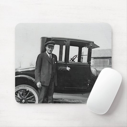 Amerikaanse man & zijn antieke auto muismat (Met muis)