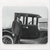 Amerikaanse man & zijn antieke auto muismat (Voorkant)