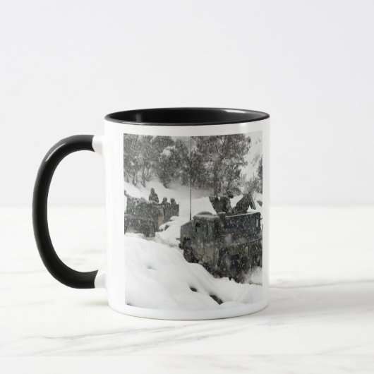 Amerikaanse marinepatrouille in Khowst-Gardez Pass Mok (Links)