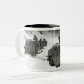 Amerikaanse marinepatrouille in Khowst-Gardez Pass Tweekleurige Koffiemok (Voorkant links)