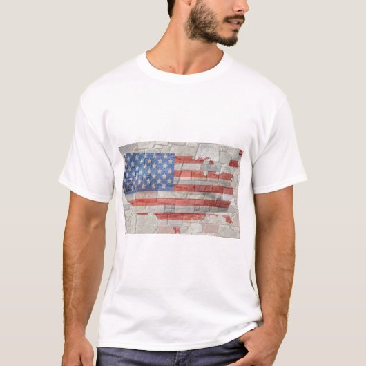 -Amerikaanse Patriottische Kaart Vlag op Muur T-shirt (Voorkant)