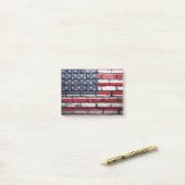 Amerikaanse patriottische vlag aan de muur post-it® notes (Op bureau)