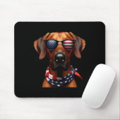 Amerikaanse Rhodesian Ridgeback-hond 4 juli-eigena Muismat (Met muis)