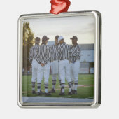 Amerikaanse scheidsrechters die in het veld praten metalen ornament (Links)