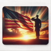 Amerikaanse soldaat groet de vlag muismat (Voorkant)