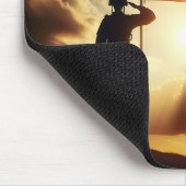 Amerikaanse soldaat groet de vlag muismat (Hoek)