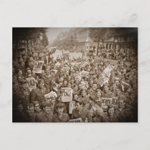 Amerikaanse soldaten op VJ-dag Briefkaart