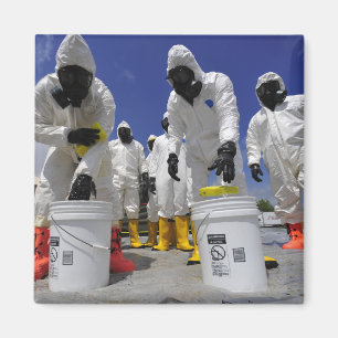 Amerikaanse soldaten van het 457e chemische batalj magneet