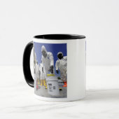 Amerikaanse soldaten van het 457e chemische batalj mok (Voorkant links)