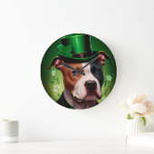Amerikaanse Staffordshire-hond in St. Patrick's Da Grote Klok (Huis)