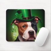 Amerikaanse Staffordshire-hond in St. Patrick's Da Muismat (Met muis)