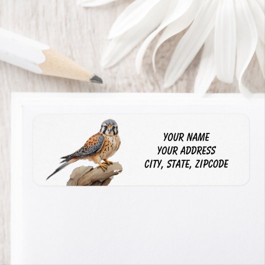 Amerikaanse torenvalk op log etiket (Insitu)