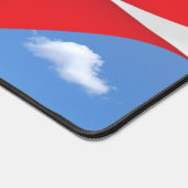 Amerikaanse vlag aan de hemel bureaumat (Hoek)