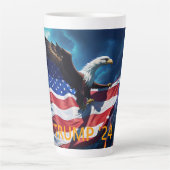 Amerikaanse vlag Amerikaanse adelaar TRUMP 2024 Latte Mok (Voorkant)