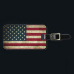 Amerikaanse vlag bagagelabel<br><div class="desc">De Amerikaanse vlag gaat uit in de bagagecarrousel met een aangepast bagagelabel uit Zazzle! Dit bagagelabel is niet groter dan een visitekaartje en is vervaardigd uit 100% acryl, maar staat klaar om te voldoen aan de reiseisen van alle weggebruikers of avonturiers. Geproduceerd met het AcryliPrint®HD-afdrukproces, de design, tekst en foto's...</div>