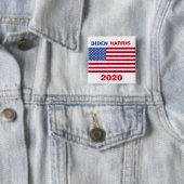 AMERIKAANSE VLAG BIDEN HARRIS 2020 VIERKANTE BUTTON 5,1 CM (In situ)