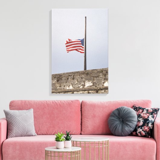 Amerikaanse vlag bij Half Mast (Verenigde Staten) Canvas Afdruk (Insitu (Woonkamer))