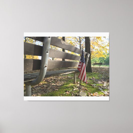 Amerikaanse vlag bij Park Bench Canvas Afdruk (Voorkant)