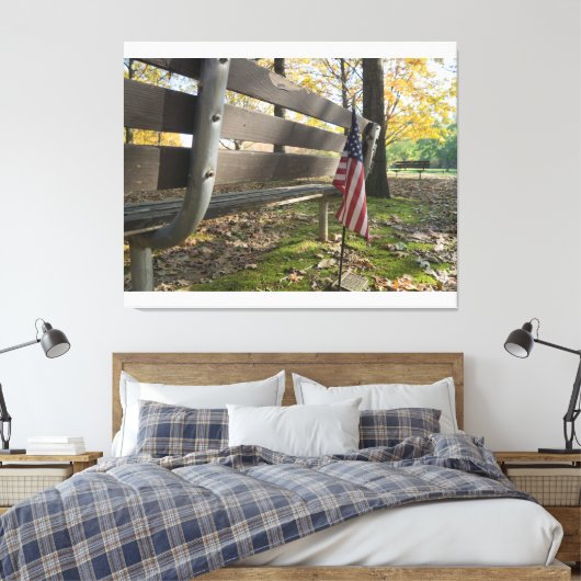 Amerikaanse vlag bij Park Bench Canvas Afdruk (Insitu (Slaapkamer))