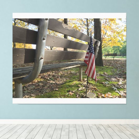 Amerikaanse vlag bij Park Bench Canvas Afdruk (Insitu (Houten vloer))