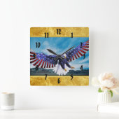 Amerikaanse vlag Eagle vliegt in de folie van het  Vierkante Klok (Huis)