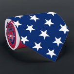 Amerikaanse vlag en Amerikaanse strips Stropdas<br><div class="desc">De Amerikaanse, sterren en Stripes, Old Glory, Star-Spangled Banner, VS vlag, stropdas, om je trots, patriottisme, liefde te shows. Een polyester stropdas van 100%, met een zijdeachtige afwerking. Geweldig voor Onafhankelijkheidsdag 4e juli parades, herdenkingsdag, verkiezingsbijeenkomsten van de VS, pleidooien voor soldaten, de viering van de strijdkrachten, en nog veel meer....</div>