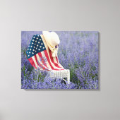Amerikaanse vlag en hoed op stoel canvas afdruk (Voorkant)