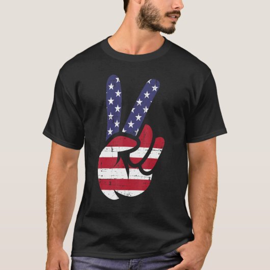 Amerikaanse vlag en patriottisch vredesteken hand t-shirt (Voorkant)