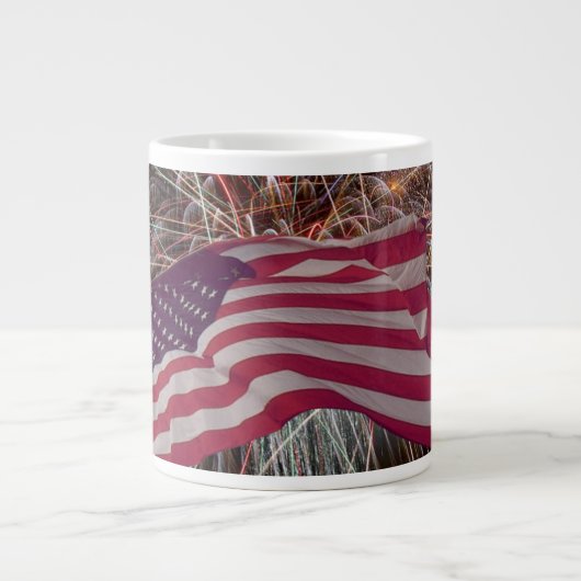 Amerikaanse vlag en vuurwerk grote koffiekop (Voorkant)