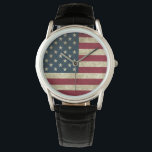 Amerikaanse vlag horloge<br><div class="desc">Stijl: Mannen kroonbeschermende zwarte lederen riem die ontworpen is met het moderne man in het achterhoofd, de kroonbeschermer Watch is gemaakt met een zwarte lederen riem en een opvallend beschermend pet. Ideaal voor een sportief en robuust uiterlijk, personaliseer dit horloge met design en tekst voor een uniek en robuust tijdstuk!...</div>