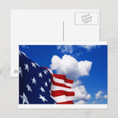 Amerikaanse vlag in blauwe lucht briefkaart (Voorkant / Achterkant)