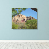 Amerikaanse vlag in Zion National Park II Canvas Afdruk (Insitu (Houten vloer))