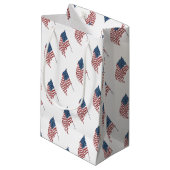Amerikaanse vlag met patriottische vlag in de win Klein Cadeauzakje (Voorkant Gekanteld)