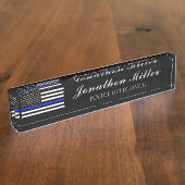 Amerikaanse vlag met Thin Blue Line Police Officer Naambordje (Zijkant)