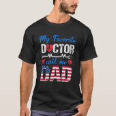 Amerikaanse vlag Mijn favoriete dokter noemt me va T-shirt (Voorkant)