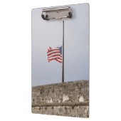 Amerikaanse vlag op halve mast klembord (Links)