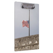 Amerikaanse vlag op halve mast klembord (Rechts)