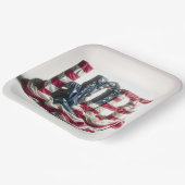 Amerikaanse vlag op hoop papieren bordje (Gebogen)