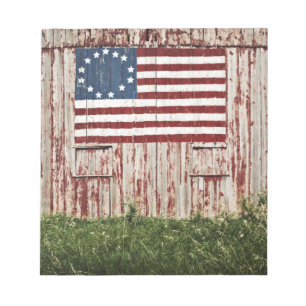 Amerikaanse vlag op schuur geschilderd notitieblok