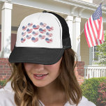Amerikaanse vlag Red White Blue Patriotic Trucker Pet<br><div class="desc">Schattigee Patriottische Amerikaanse Vlag Rustieke Hart Patroon Trucker Hoed! Beschikt over een patroon van rustieke of verontrustend uitziende Amerikaanse Flag harten om een leuk rood,  wit en blauw afbeelding te maken! Perfect voor 4 juli,  Memorial Day,  Veteranendag en meer!</div>