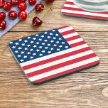 Amerikaanse vlag Rood wit en blauw patriottisch Bier Onderzetter<br><div class="desc">Het Patriottische onderzetter van de drink kenmerkt een Amerikaans vlagontwerp met sterren en strepen in rode,  witte,  en marinesblauwe kleuren.</div>