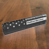 Amerikaanse vlag Rustic Wood Black White Patriotic Naambordje (Zijkant)