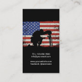 Amerikaanse vlag schaadt een knielende soldaat visitekaartje (Achterkant)