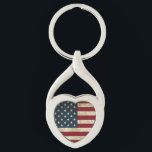 Amerikaanse vlag sleutelhanger<br><div class="desc">Vorm: Verdraaid hart Personaliseer deze zilverkleurige metalen sleutelhanger met uw afbeeldingen en tekst en draag uw dierbaren overal mee naartoe! De sleutelhanger is verkrijgbaar in vier verschillende stijlen. Je beelden en designs worden in kleurrijke inkt op een metalen inzet op de voorkant van de sleutelhanger gedrukt. Geweldig als cadeau voor...</div>