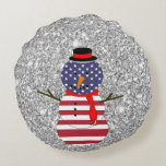 Amerikaanse vlag Snowman Christmas Sierkussen Rond Kussen<br><div class="desc">Ronde Sierkussen Patriottische Vlag van de VS Sneeuwman Zilveren Glitter Kerstmis</div>