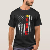 Amerikaanse vlag Softball Pap Achterkant Essential T-shirt (Voorkant)