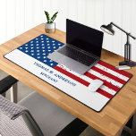 Amerikaanse vlag Speciaal militair Bureaumat<br><div class="desc">Dunne Blauwe Lijn Politie Desk Mat - Amerikaanse vlag modern gefokt wit en blauw ontwerp. Personaliseer met de naam van militaire officieren. Deze gepersonaliseerde militaire bureaumat is perfect voor militaire takken, veteranen, politieafdelingen en wetshandhavers. COPYRIGHT © 2023 Judy Burrows, Black Dog Art - Alle rechten voorbehouden. VS Amerikaanse vlag gepersonaliseerde...</div>