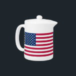 Amerikaanse vlag theepot<br><div class="desc">Voeg een levendige toets van Amerikaanse geest toe aan uw theetijd met onze exclusieve theepot met de vlag van de VS! Deze theepot is gemaakt met nauwgezette aandacht voor detail en is meer dan alleen een keukenaccessoire; het is een viering van het Amerikaanse erfgoed en culturele trots. Het gedurfde ontwerp...</div>