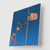 Amerikaanse vlaggen bij het Washington Monument Vierkante Klok (Hoek)